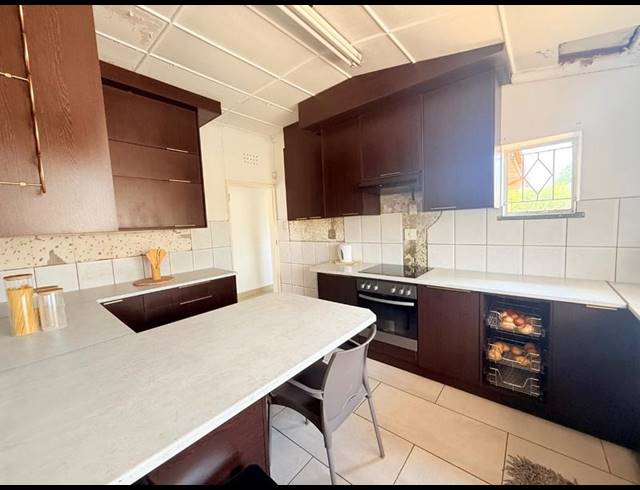 4 BEDROOM HOUSE FOR SALE IN VANDERBIJLPARK CE 2